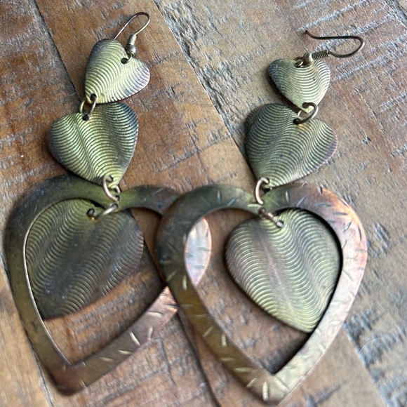 Vintage brass etched dangling heart earrings for pierced ears - Picture 1 of 3